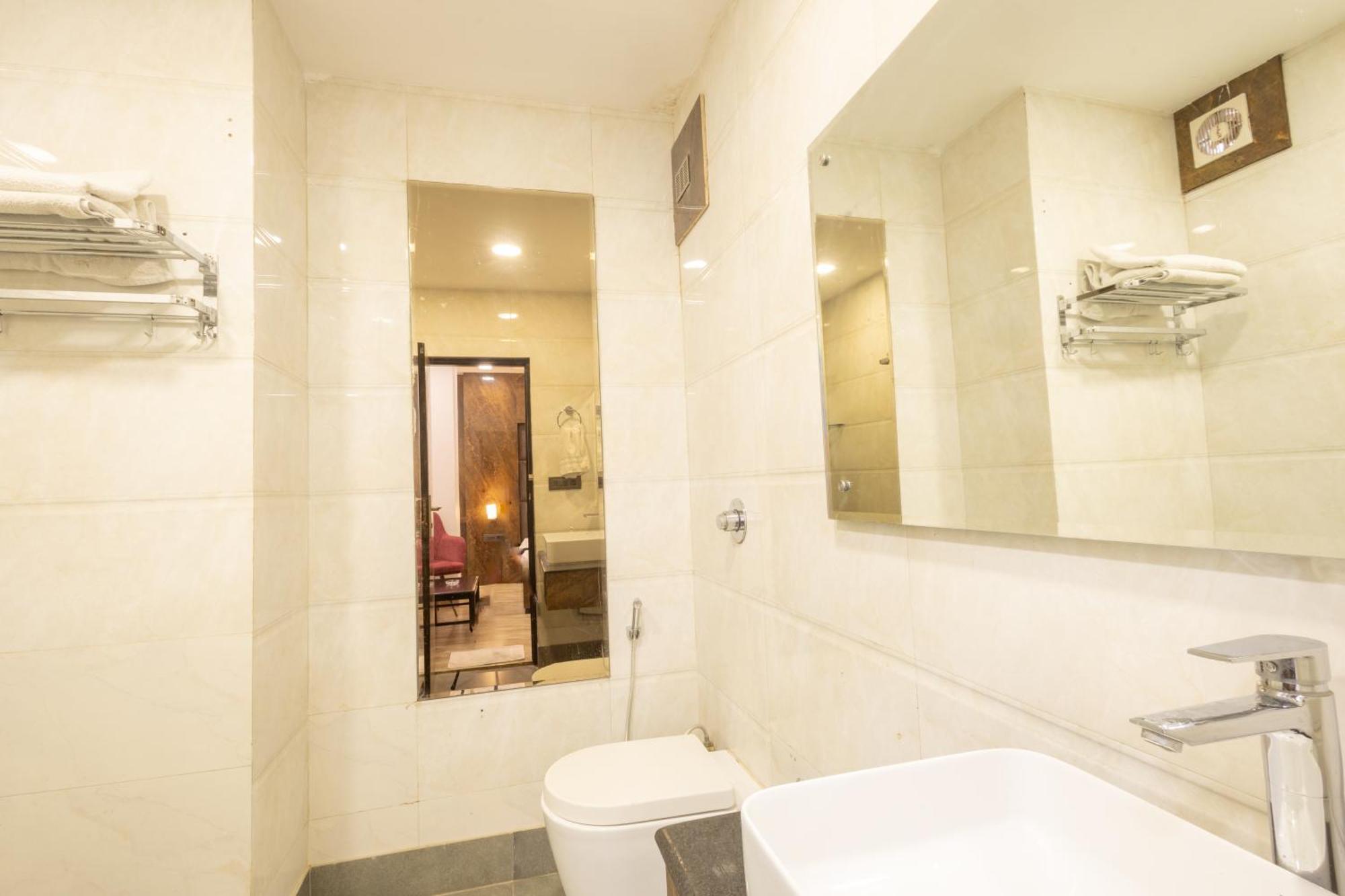 Hotel Cosmo Near Blk Hospital Karol Bagh Delhi  Exterior photo