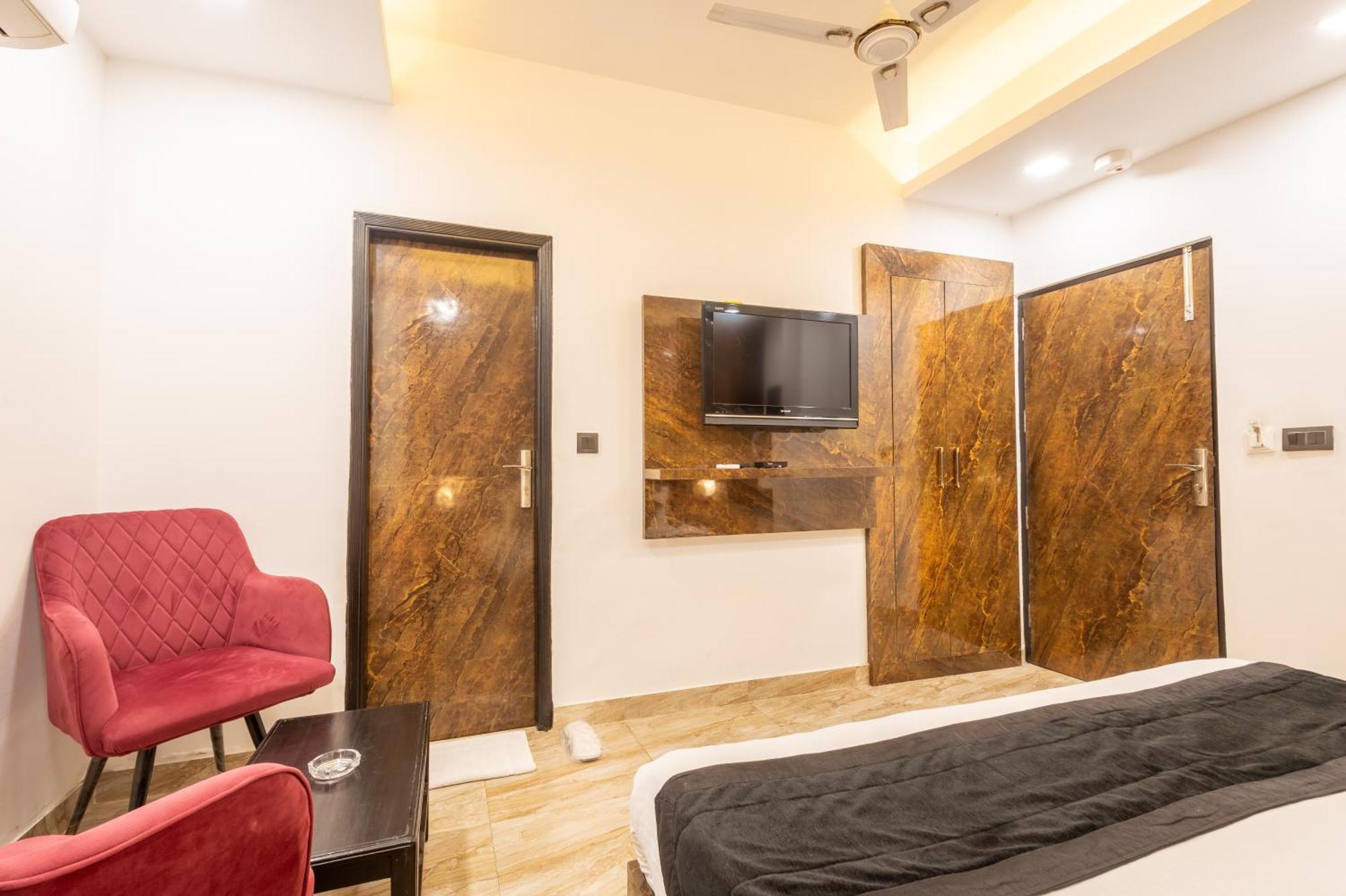 Hotel Cosmo Near Blk Hospital Karol Bagh Delhi  Exterior photo